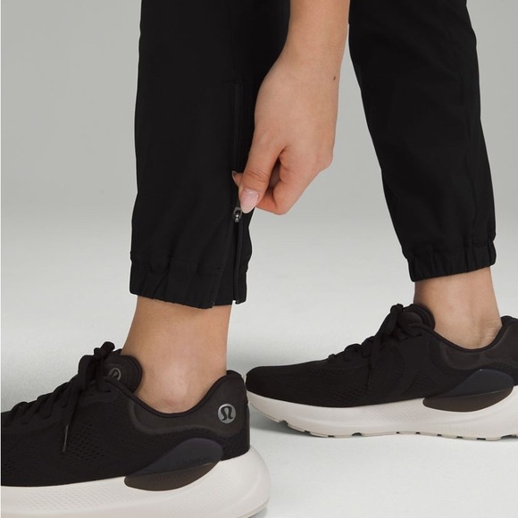 New without Tags Full Length Adapted State High Rise Jogger in Black  - Size 4 - Picture 3 of 8